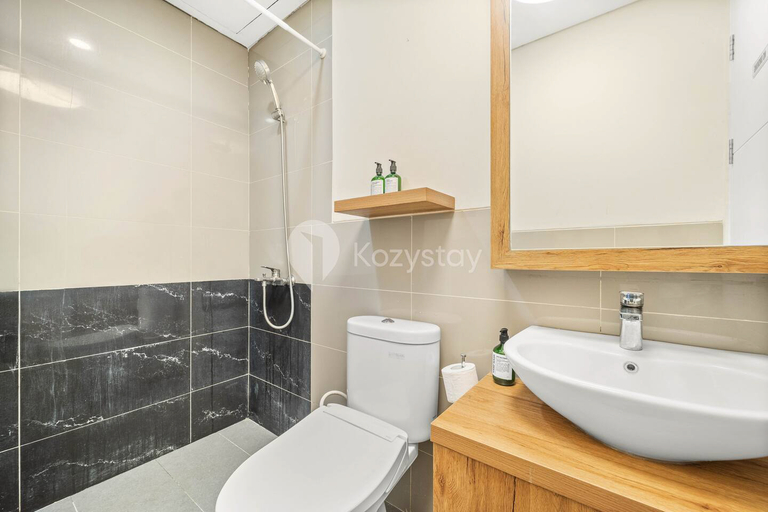 Bathroom 5, Akasa by Kozystay, South Jakarta