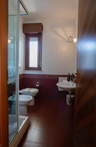 Bathroom 2, Hotel Miralago, Terni