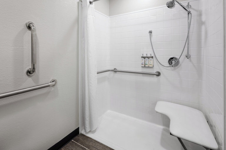 Bathroom 5, Holiday Inn Express & Suites WYOMISSING, Berks