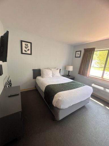 Bedroom 2, Pictured Rocks Inn & Suites, Alger