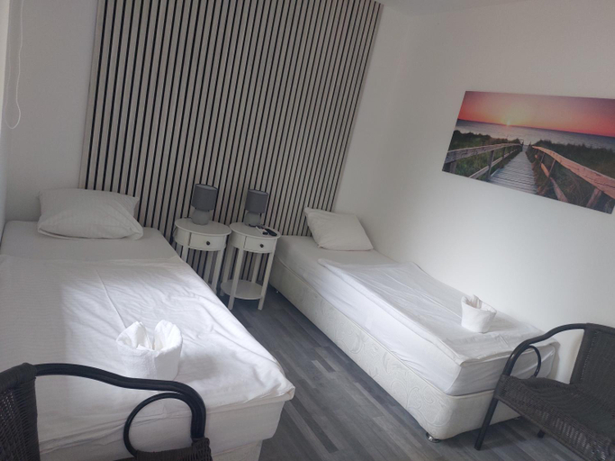 Bedroom 3, Aranysas bungallo, Balatonalmádi