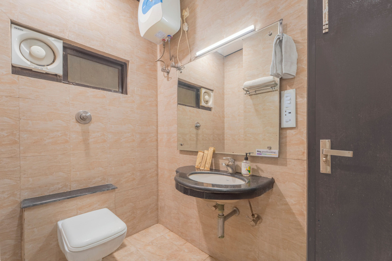 Bathroom 4, Treebo Shivam Inn Near Singapore Mall, Lucknow