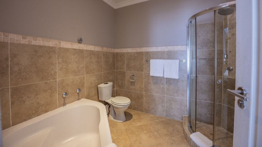 Bathroom 5, ANEW Hotel Highveld eMalahleni, Nkangala