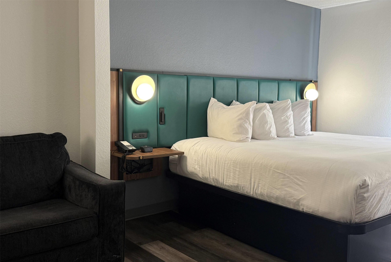 Bedroom 3, Wingate by Wyndham Indianapolis Airport-Rockville Rd., Indianapolis