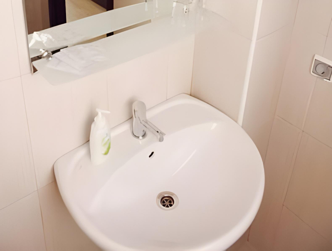 Bathroom 2, Peterville, Sankt-Peterburg gorsovet