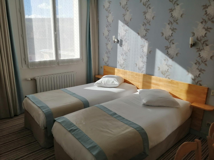 Bedroom 2, Hotel Les Fleurs, Yonne