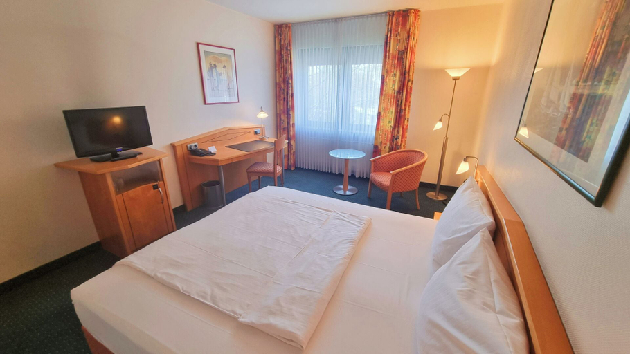 Bedroom 2, Hotel Panorama Hamburg - Billstedt, Hamburg
