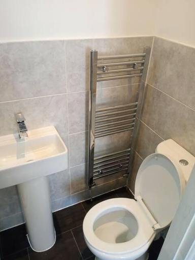 Others 3, Double-bed (E1) close to Burnley city centre, Lancashire