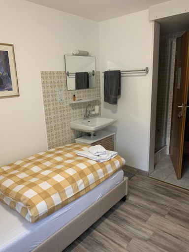 Others 4, Pension zur Sonnenalb, Reutlingen
