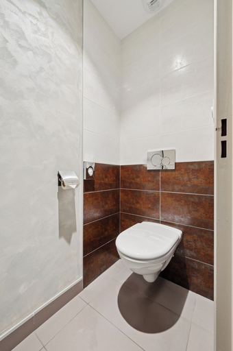Bathroom 5, Hostellerie du Mont Aimé, Marne