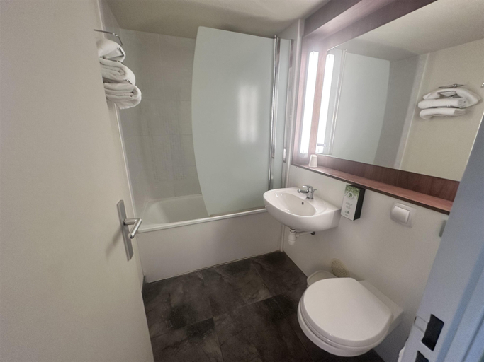 Bathroom 4, Hotel Campanile Nantes Est - Saint Sébastien Sur Loire, Loire-Atlantique