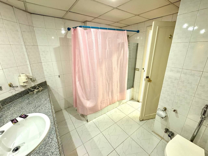 Bathroom, Queens Valley Hotel, Restaurants, Bars and Spa Luxor, Luxor
