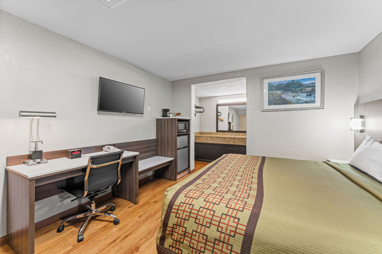 Bedroom 4, Guest Inn, Benton