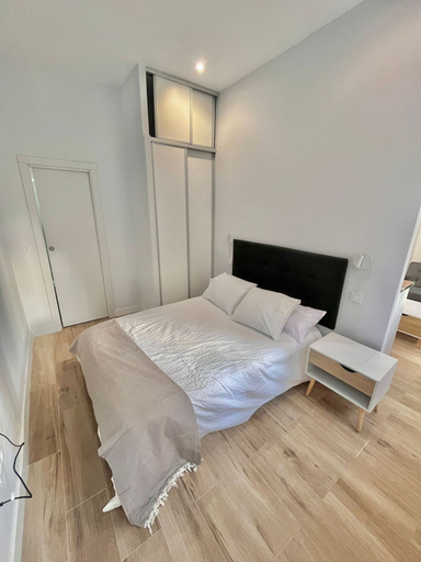 Room 5, Ifema V in Madrid With 1 Bathrooms, Madrid