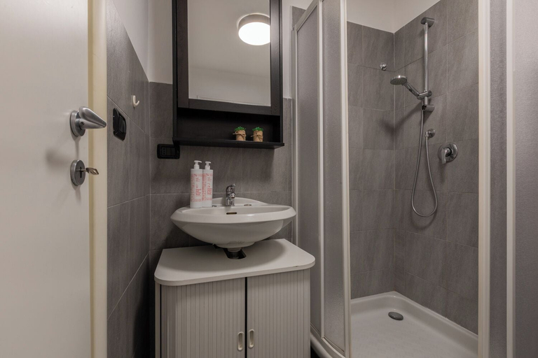 Bathroom 4, Riflessi sul Po by Wonderful Italy, Torino