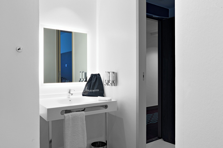 Bathroom 5, OSKO - Hôtel Toulouse Aéroport, Haute-Garonne