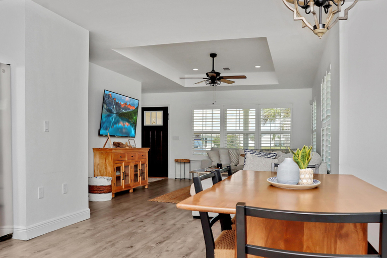 Interior 3, Dub's Beach Retreat, Bay