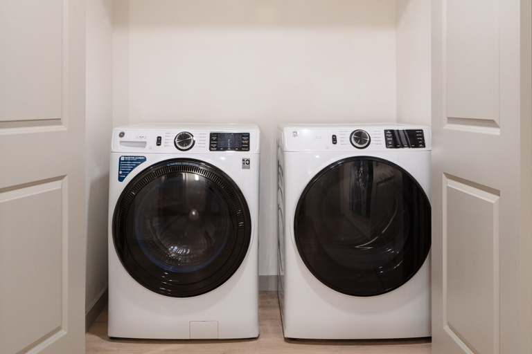 Laundry 5, Kasa at The Waller Austin, Travis