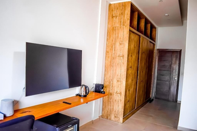 Room 3, Eat Work and Sleep, Mbour
