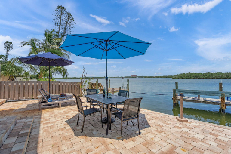 Exterior 2, Coastal Breeze Siesta - Dolphin, Sarasota