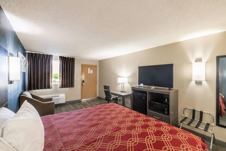 Bedroom 2, Rodeway Inn Prattville I-65, Elmore