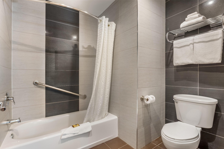 Bathroom 4, Best Western Plus Burnaby Hotel, Greater Vancouver