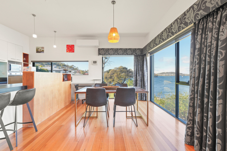 In-room dining 5, Waterfront Home - Gorgeous Views - 2 Bed, Clarence