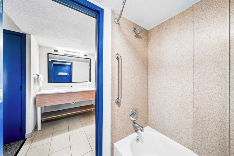 Bathroom 4, Spark by Hilton Orlando near Universal, Orange