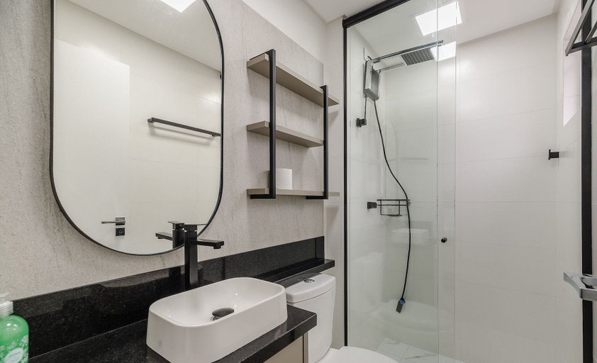 Bathroom 4, 2BR apt w/ BBQ 700m From the Beach Sir0501, Itapema