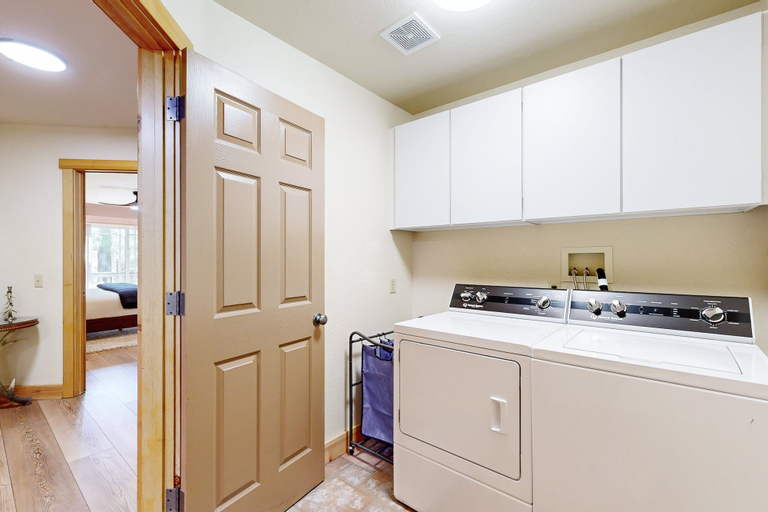 Laundry, Stony Creek Retreat #708, San Bernardino