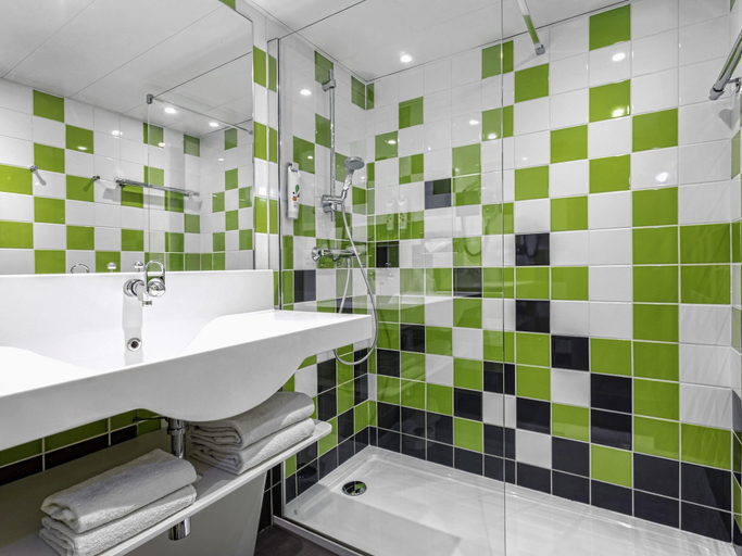 Bathroom 4, ibis Styles Avignon Sud, Vaucluse