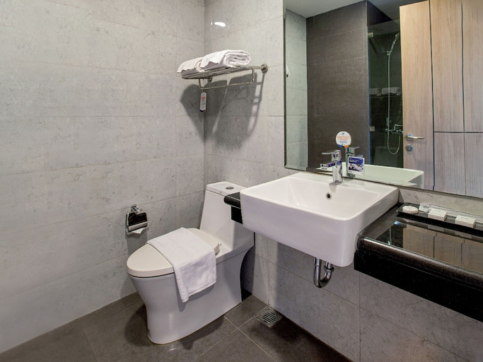 bathroom 4