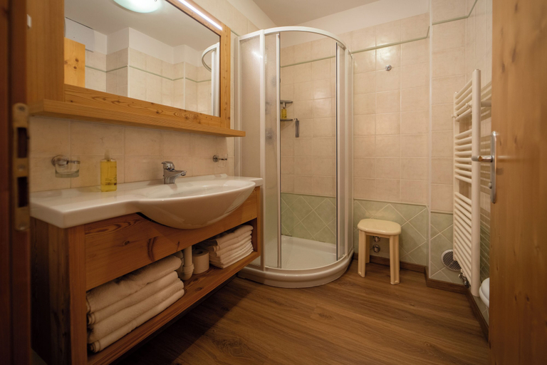 Bathroom 4, Hotel Ariston, Trento