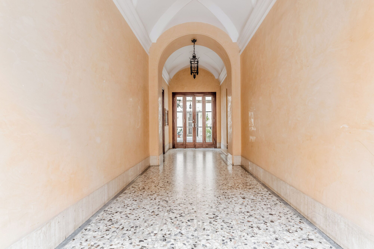 Interior entrance 3, Vatican Luxury Two Bedroom Apartment, Roma