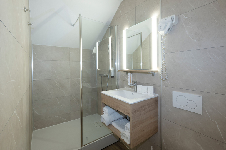 Bathroom 4, Hôtel Les Afforêts, Haute-Savoie