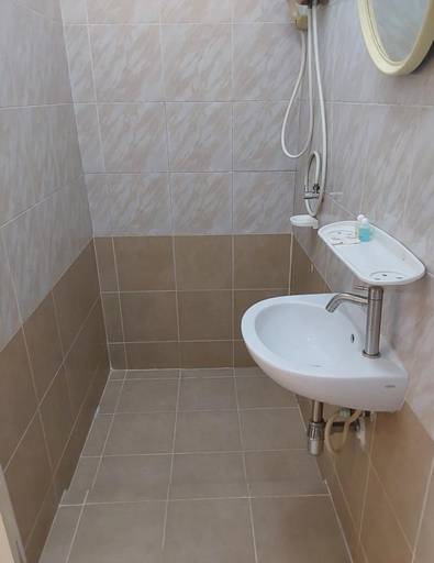 Bathroom 3, Kanyakorn House Near Khao San, Phra Nakhon