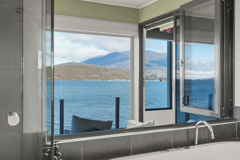 Private spa tub 2, Waterfront Home - Gorgeous Views - 2 Bed, Clarence