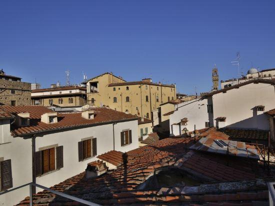 Others 3, White Home, Florence