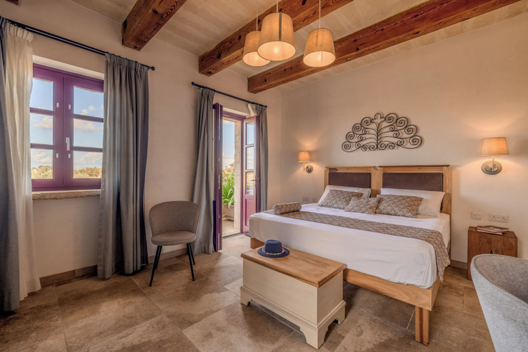 Bedroom 2, Mulberries