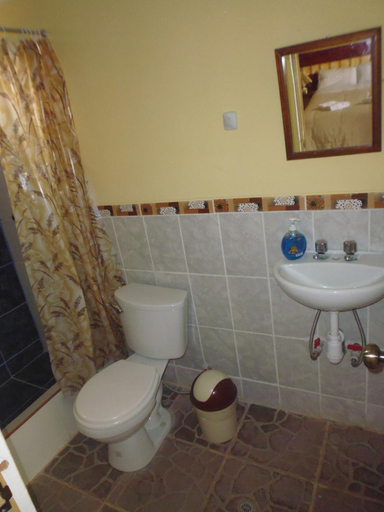 Bathroom 3, Samana Wasi, Caylloma