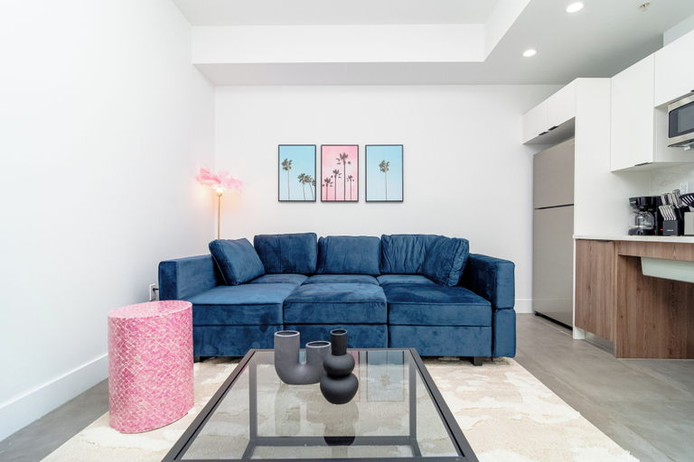 Living area 2, Metro Park Hotel, Miami-Dade