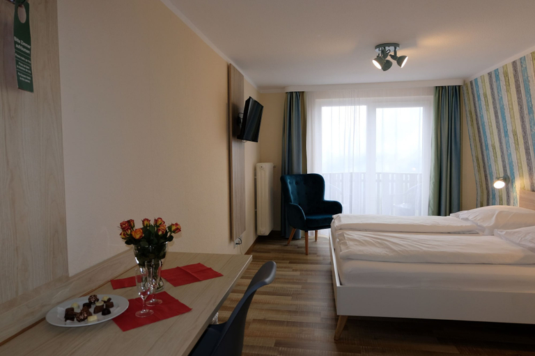 Bedroom 2, Hotel Zum Weissen Lamm, Odenwaldkreis