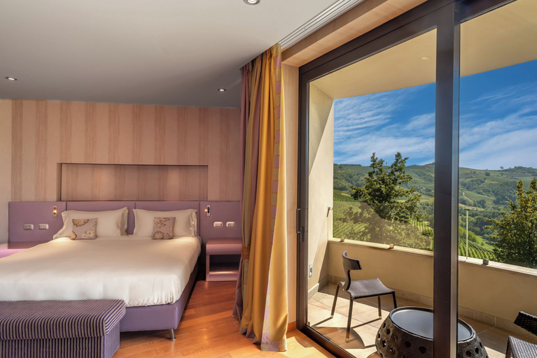 Bedroom 3, Il Boscareto Resort & Spa, Cuneo
