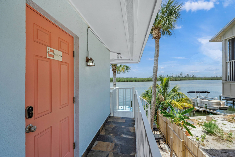 Exterior 2, Coastal Breeze Siesta - Pelican, Sarasota