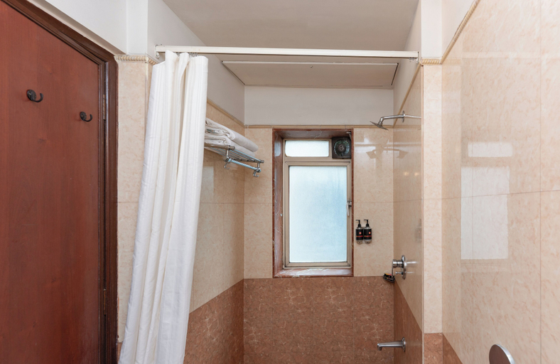 Bathroom 4, Ginger Hotel Thane, Thane
