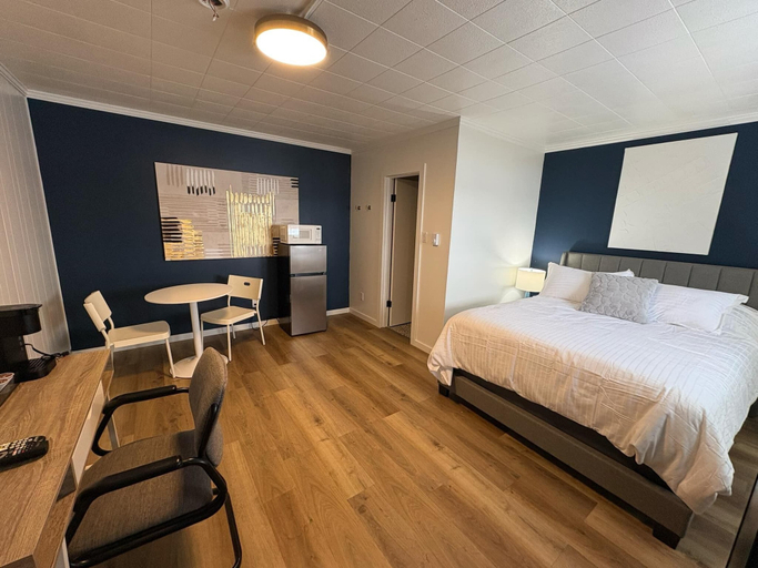 Room 3, Remo Stays, Division No. 13