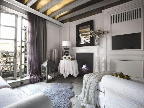 Others 2, White Home, Florence