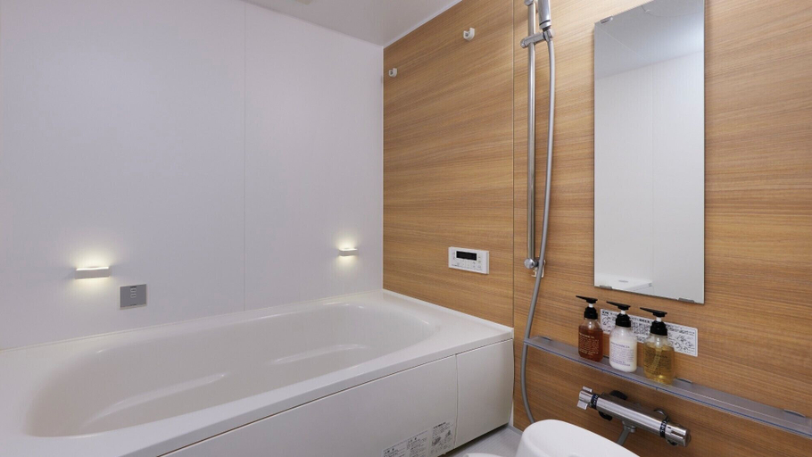 Bathroom 5, Minn Kamata, Ōta