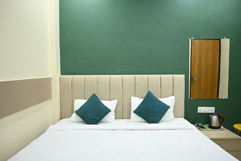 Room 4, Shree sundram residency by clovetree, Varanasi