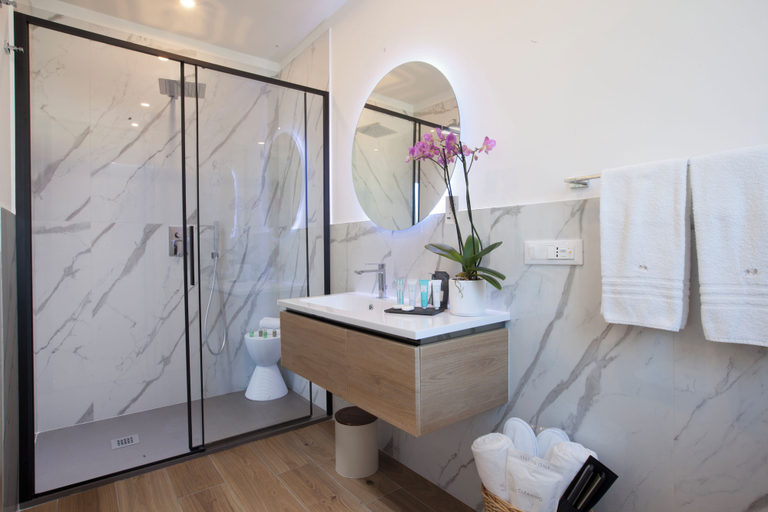 Room 4, Design Villa With Infinity Pool & Li Galli View, Napoli